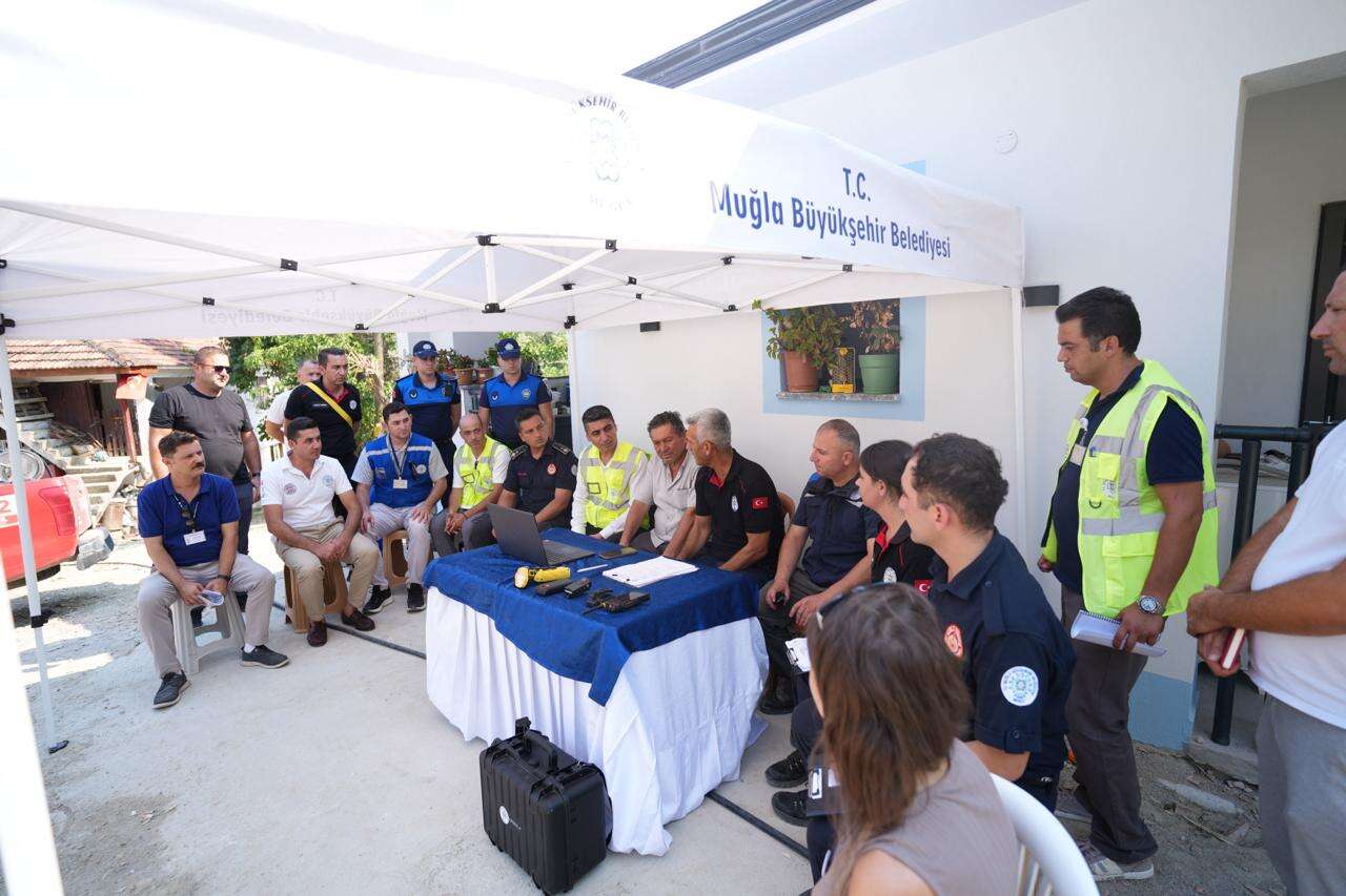 Seydikemer’de Yangın Sonrası Hasar Tespiti Başladı: Muğla Büyükşehir Tüm Birimleriyle Sahada 4